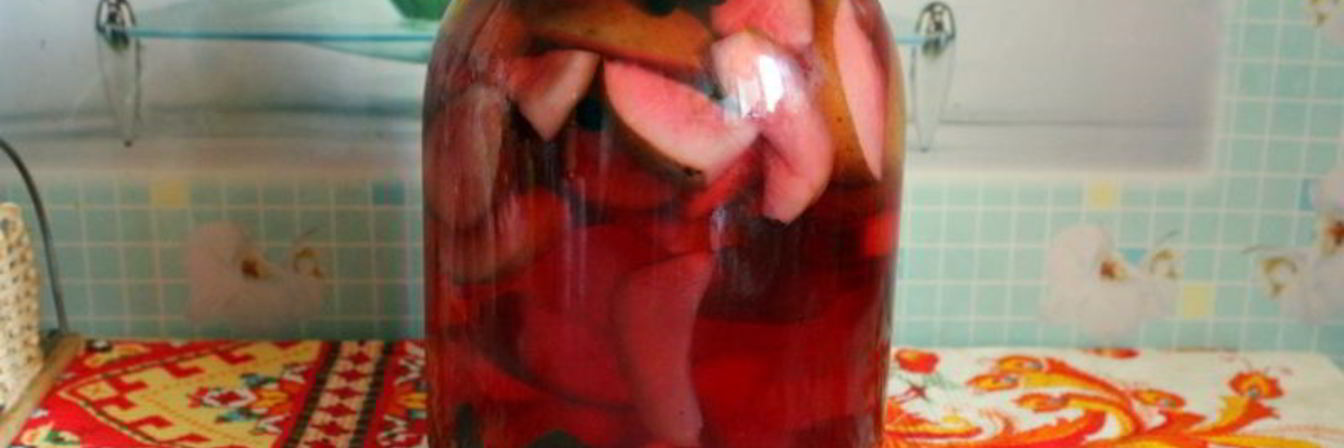 Компот из груш с черноплодной рябиной и малабарской корицей на зиму