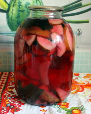 Компот из груш с черноплодной рябиной и малабарской корицей на зиму