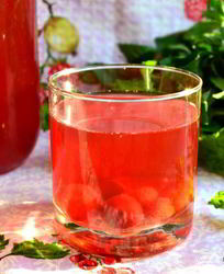 Компот из клубники и черешни с мятой