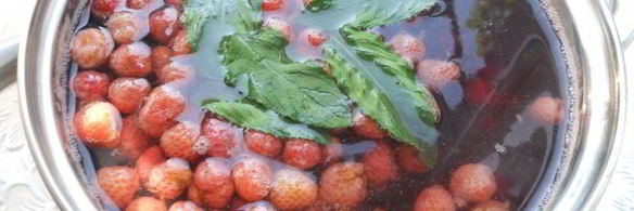 компот из клубники и черешни с мятой