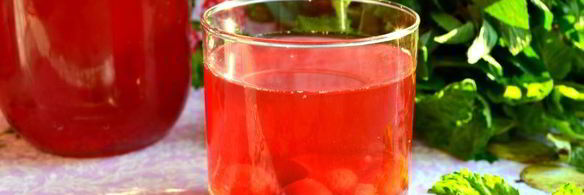 компот из клубники и черешни с мятой