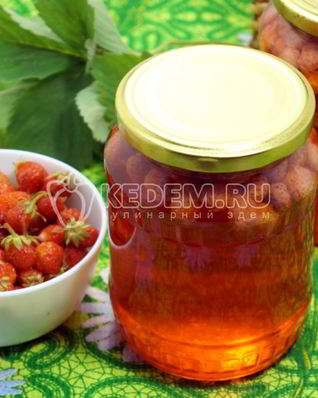 Компот из клубники на зиму