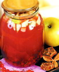 Компот из красной смородины и яблок