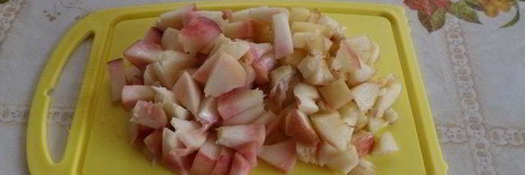 компот из персиков и красной смородины