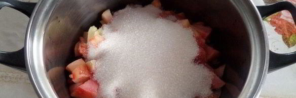 компот из персиков и красной смородины