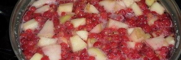 компот из персиков и красной смородины