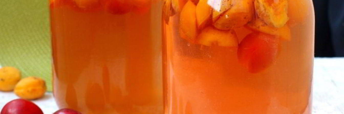 Компот из слив и абрикос