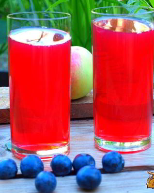 Компот из терна, яблок и ежевики с мятой и лимоном