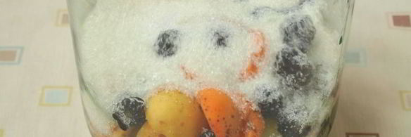 компот из яблок, абрикос и ежевики