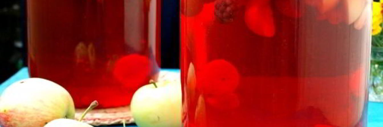 Компот из яблок, абрикосов и ягод на зиму