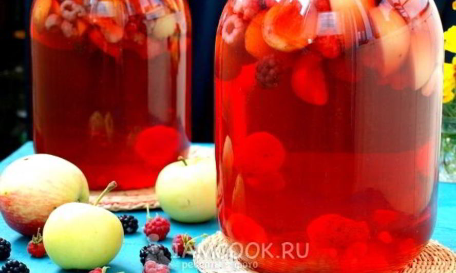 Рецепт компота из яблок, абрикосов и ягод на зиму