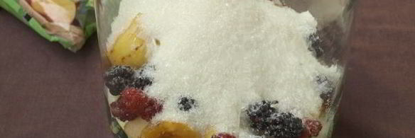 компот из яблок, абрикосов и ягод на зиму