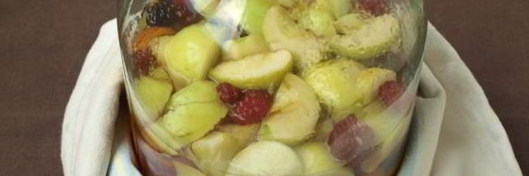 компот из яблок, абрикосов и ягод на зиму