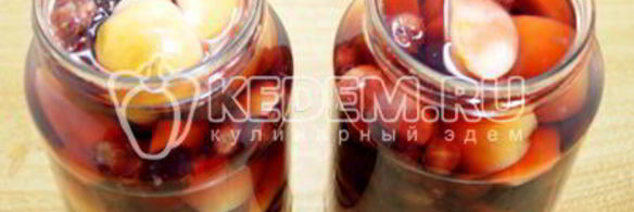 компот из яблок и черной смородины