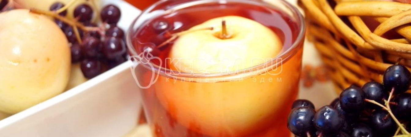 Компот из яблок и черноплодной рябины