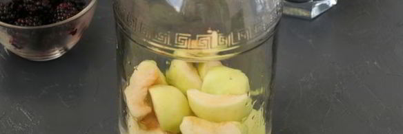 компот из яблок и ежевики на зиму