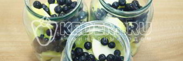 компот из яблок с ягодами на зиму