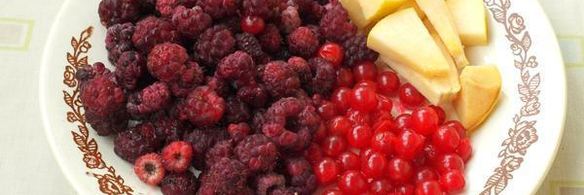 компот с яблоками, малиной, калиной и айвой