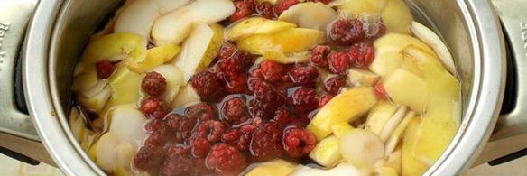 компот с яблоками, малиной, калиной и айвой