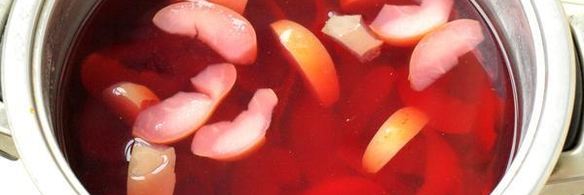 компот с яблоками, малиной, калиной и айвой