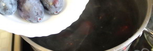 сливовый компот с косточками на зиму