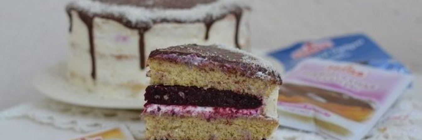 Ванильный торт с ягодным компоте