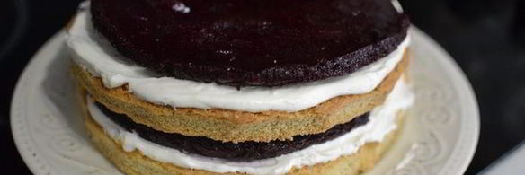 ванильный торт с ягодным компоте