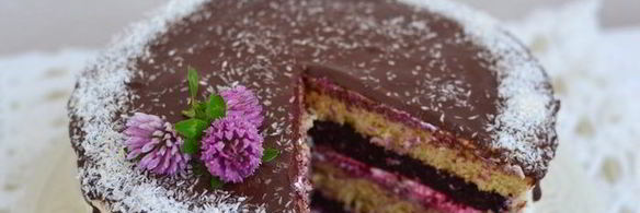 ванильный торт с ягодным компоте