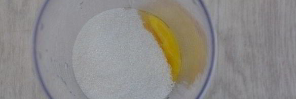 ванильный торт с ягодным компоте