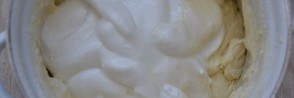 ванильный торт с ягодным компоте