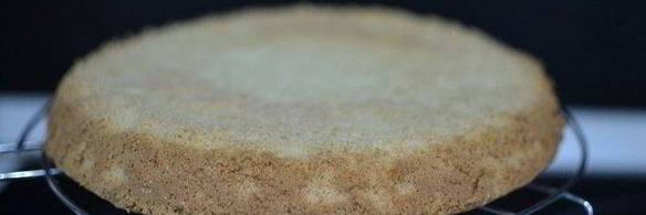 ванильный торт с ягодным компоте