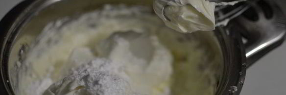 ванильный торт с ягодным компоте