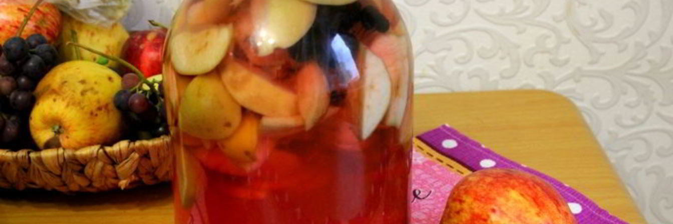 Яблочный компот с черноплодкой на зиму