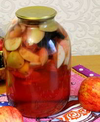 Яблочный компот с черноплодкой на зиму