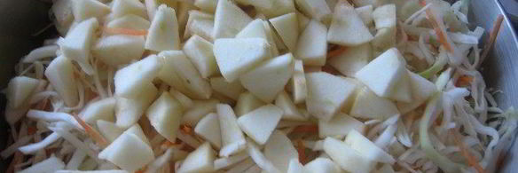 быстрая маринованная капуста с яблоками и медом