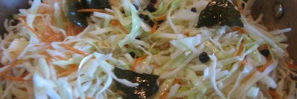 быстрая маринованная капуста с яблоками и медом