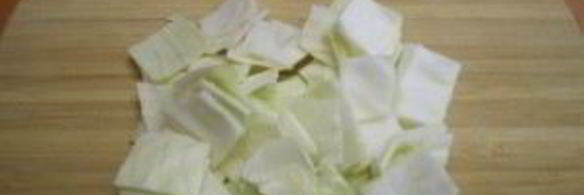 капуста, маринованная кусочками со свеклой