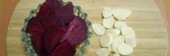 капуста, маринованная кусочками со свеклой