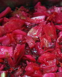 Капуста маринованная со свеклой