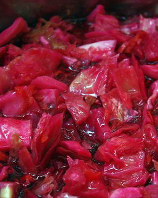 Капуста маринованная со свеклой