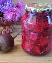 Маринованная капуста со свеклой и морковью