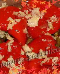 Маринованный красный сладкий перец