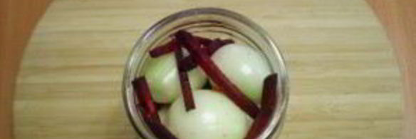 маринованный лук со свеклой на зиму