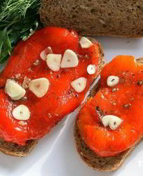 Маринованный печеный перец