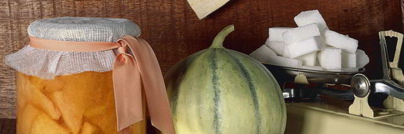 Маринованные дыни в банках