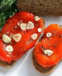 Маринованные печеные перцы