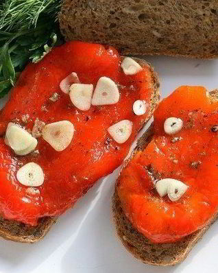Маринованные печеные перцы