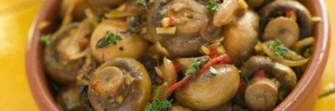 Маринованные шампиньоны в оливковом масле с эстрагоном и петрушкой