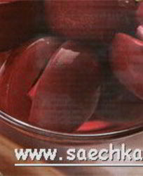 Слива, маринованная чесноком