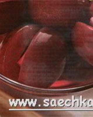 Слива, маринованная чесноком